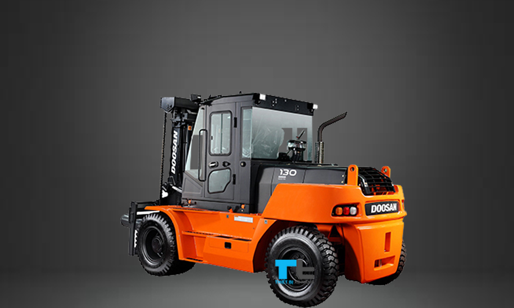 Xe nâng hàng 13 tấn Doosan nhập khẩu Hàn Quốc
